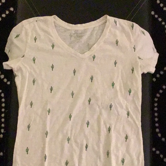 Cactus 🌵🌵 V-Neck - Picture 3 of 3